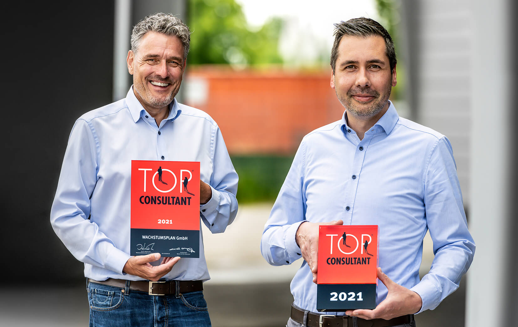 Andreas Straehler und Dennis Fischer von Vertriebsberater WACHSTUMSPLAN GmbH gewinnen TOP CONSULTANT 2021 Wir bedanken uns herzlich bei unseren Kunden für dieses Vertrauen und die partnerschaftliche Zusammenarbeit sagen die TOP CONSULTANT 2021 WACHSTUMSPLAN GmbH aus Münster