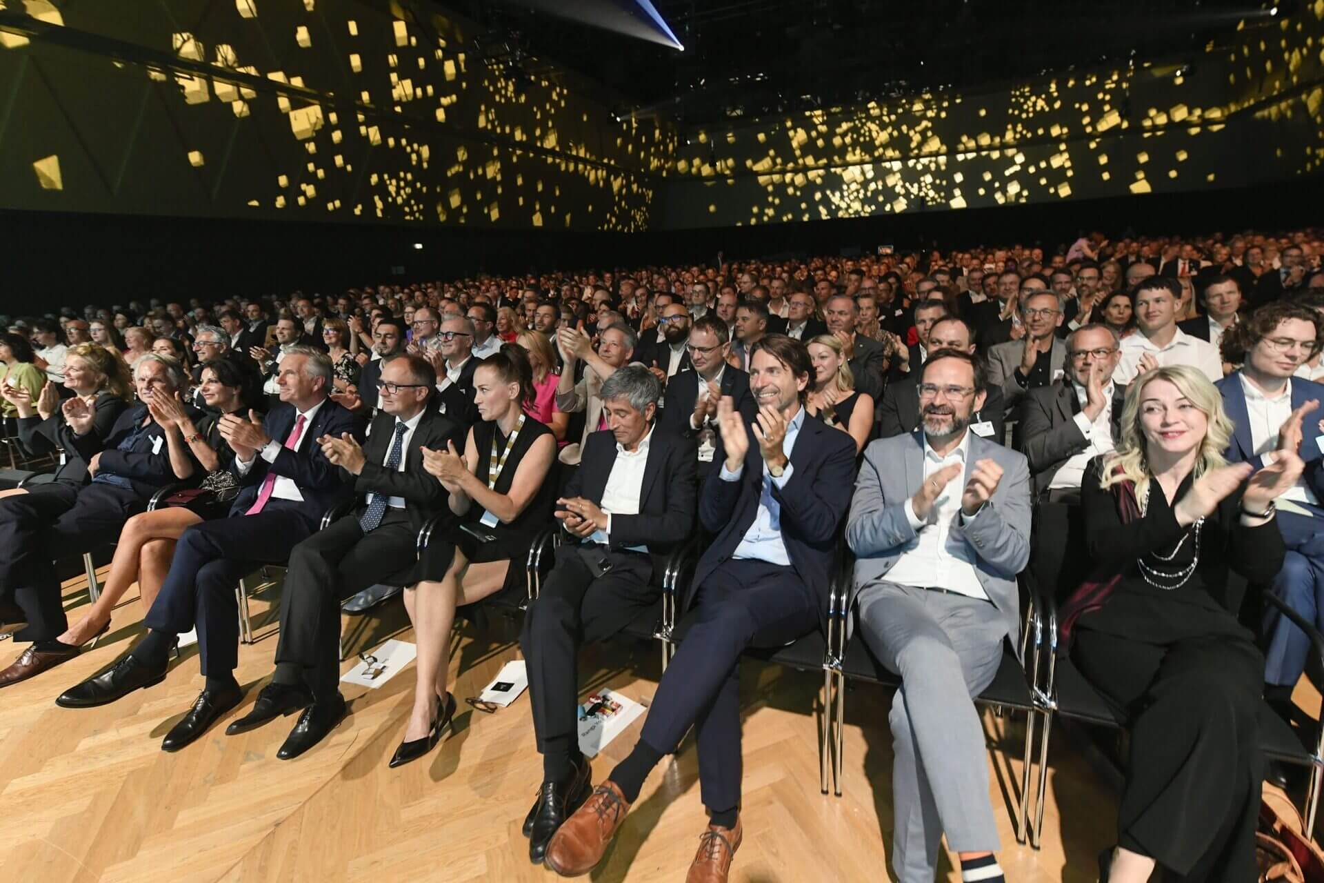 Blick ins Publikum beim Deutschen Mittelstands Summit 2025 mit WACHSTUMSPLAN GmbH Blick ins Publikum beim Deutschen Mittelstands Summit 2025 mit WACHSTUMSPLAN GmbH
