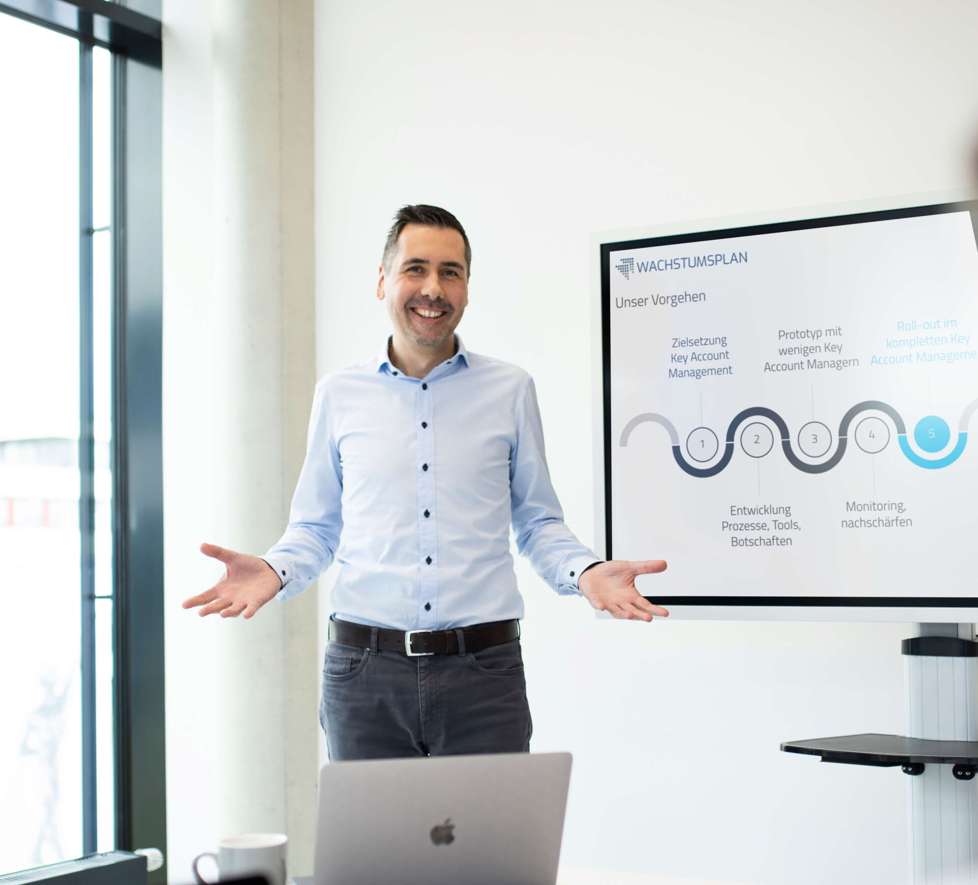 Dennis Fischer WACHSTUMSPLAN GmbH aus Münster Key Account Management Dennis Fischer von WACHSTUMSPLAN GmbH zeigt das Vorgehen zur Optimierung des Key Account Managements