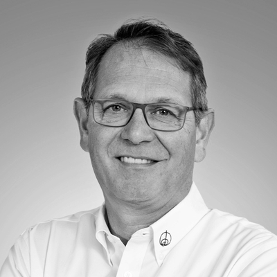 Porträt von Thimo van Gessel von Montanhydraulik GmbH, der beim Buch "Wachstumsplan mit System" mitgewirkt hat